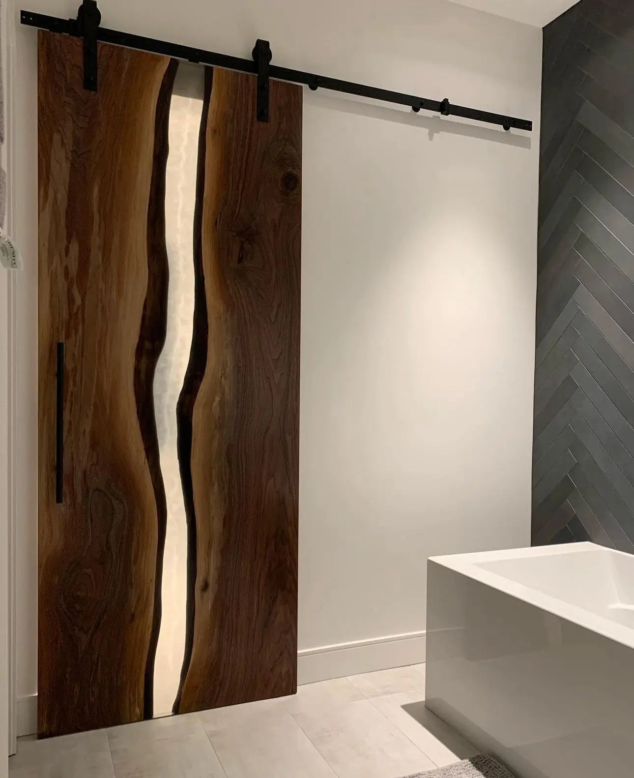Porte coulissante en bois et Epoxy