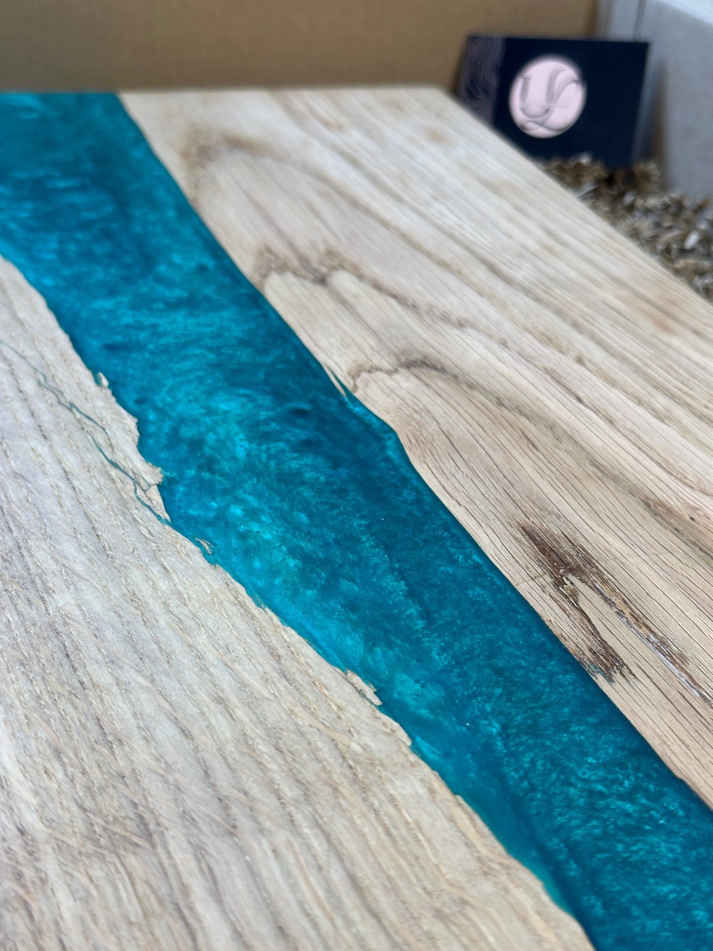 Planche en chêne massif avec Incrustation epoxy