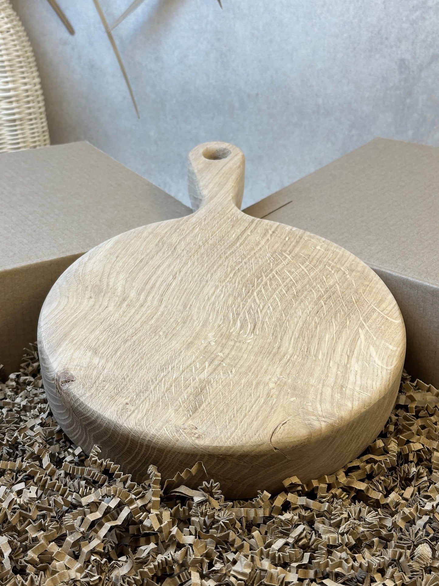 Planche à découper ronde en chêne massif design unique